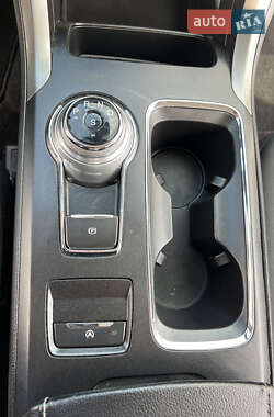 Седан Ford Fusion 2019 в 