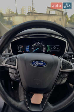 Седан Ford Fusion 2019 в 