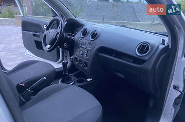 Хэтчбек Ford Fusion 2010 в 