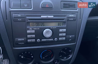 Хэтчбек Ford Fusion 2010 в 
