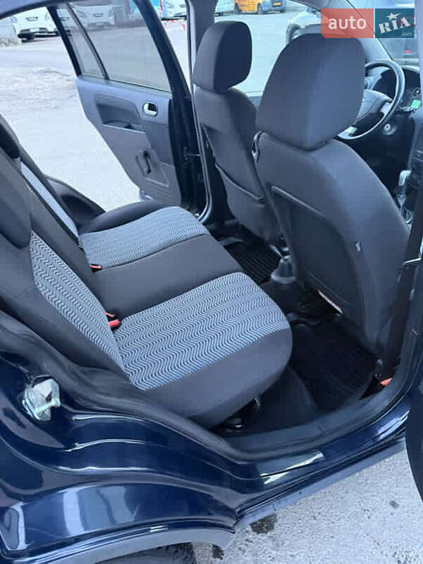 Хетчбек Ford Fusion 2006 в Сумах