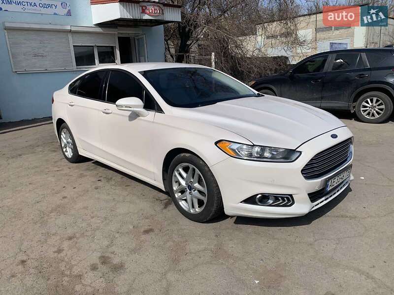 Седан Ford Fusion 2016 в 