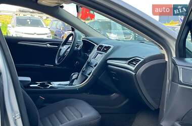 Седан Ford Fusion 2014 в 