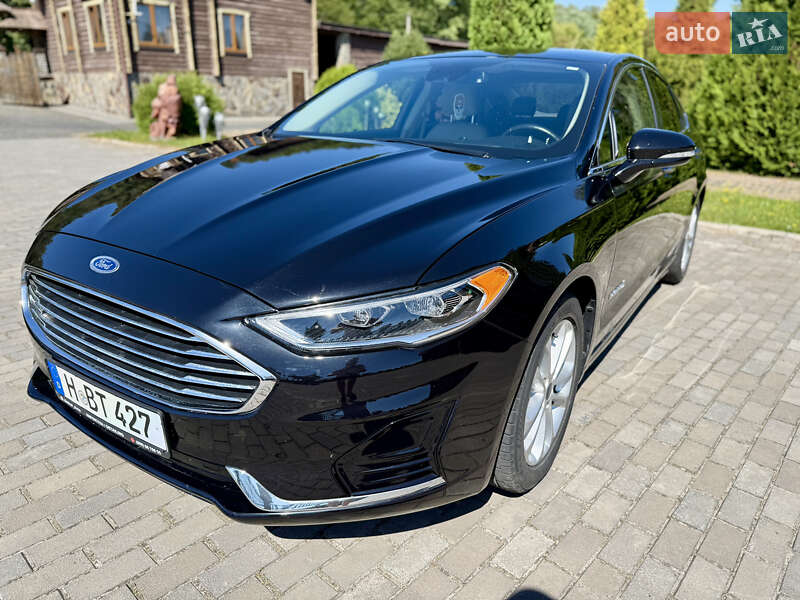 Седан Ford Fusion 2019 в Ровно