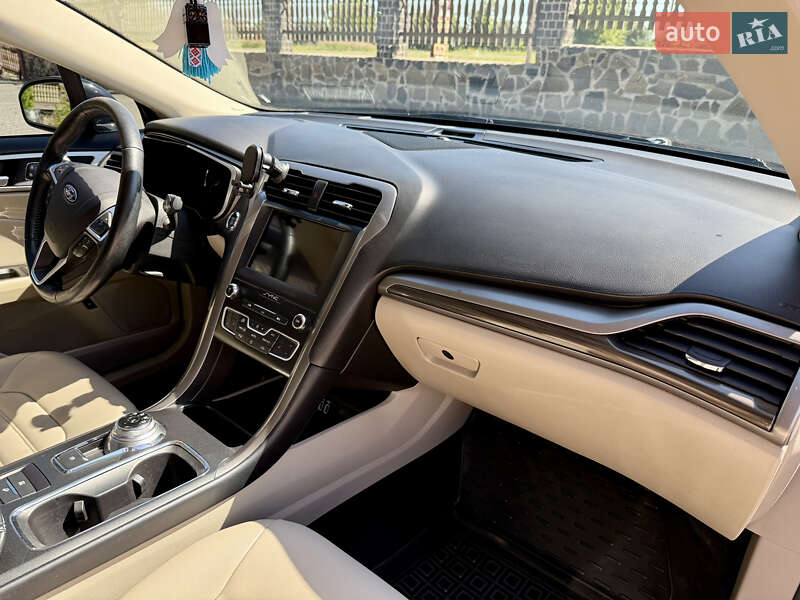 Седан Ford Fusion 2019 в Ровно