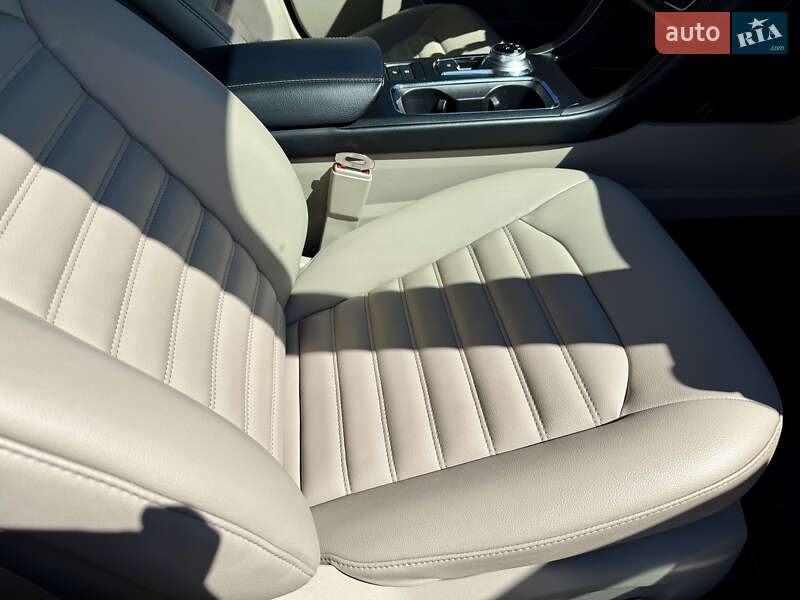 Седан Ford Fusion 2019 в Ровно
