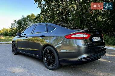 Седан Ford Fusion 2015 в 