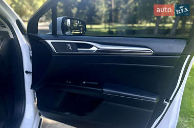 Седан Ford Fusion 2017 в 