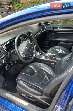 Седан Ford Fusion 2016 в 