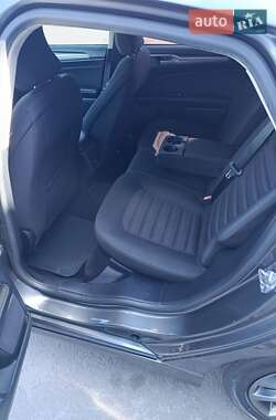 Седан Ford Fusion 2017 в 