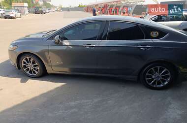 Седан Ford Fusion 2017 в 