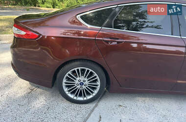 Седан Ford Fusion 2015 в 