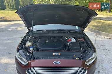 Седан Ford Fusion 2015 в 