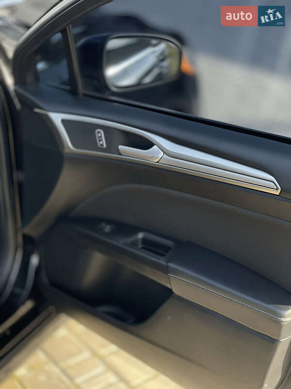 Седан Ford Fusion 2017 в Львові