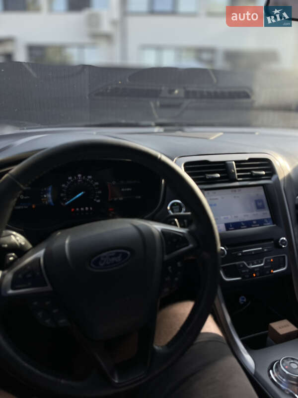 Седан Ford Fusion 2017 в Львові