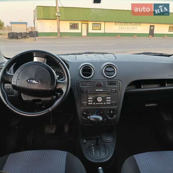 Хетчбек Ford Fusion 2010 в Димері