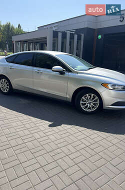 Седан Ford Fusion 2016 в 