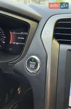 Седан Ford Fusion 2017 в 