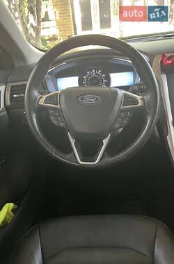 Седан Ford Fusion 2015 в 