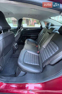 Седан Ford Fusion 2016 в 