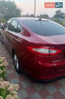 Седан Ford Fusion 2016 в 