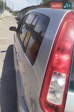 Хэтчбек Ford Fusion 2009 в 