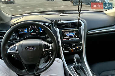 Седан Ford Fusion 2016 в 