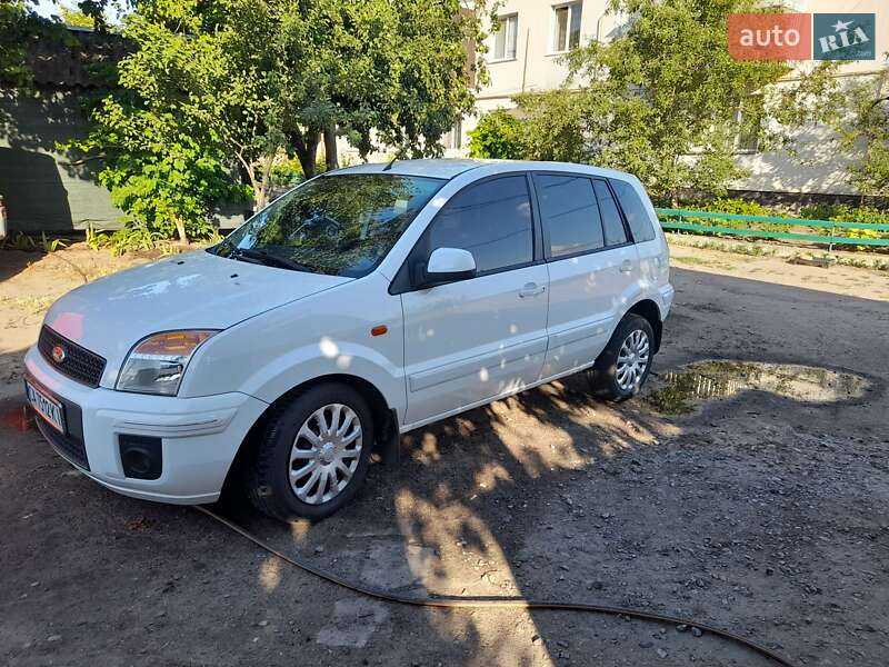 Хетчбек Ford Fusion 2012 в 
