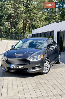 Седан Ford Fusion 2015 в 