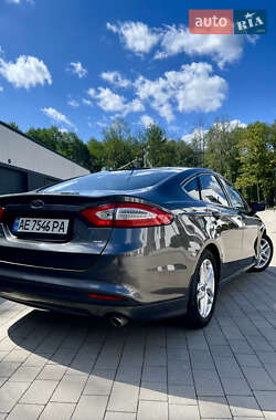 Седан Ford Fusion 2015 в 