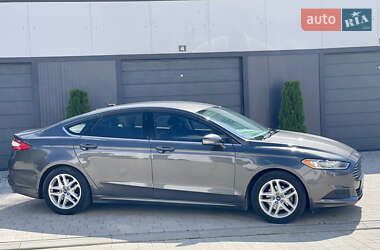 Седан Ford Fusion 2015 в 