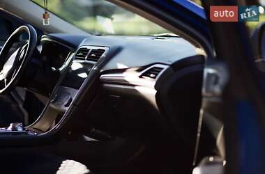 Седан Ford Fusion 2017 в 