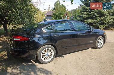 Седан Ford Fusion 2019 в 
