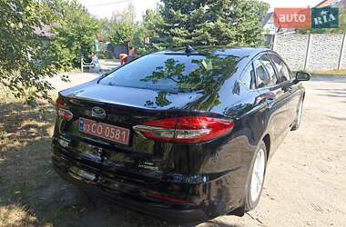 Седан Ford Fusion 2019 в 