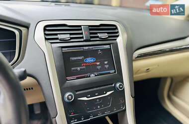 Седан Ford Fusion 2015 в 