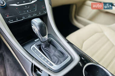 Седан Ford Fusion 2015 в 