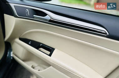 Седан Ford Fusion 2015 в 