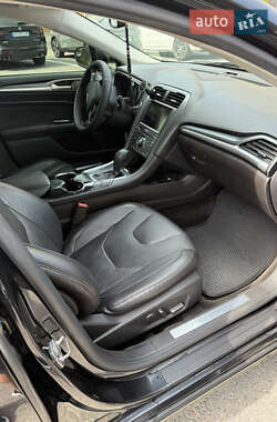 Седан Ford Fusion 2015 в 