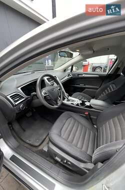 Седан Ford Fusion 2014 в 