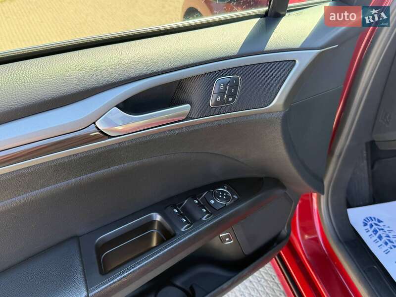 Седан Ford Fusion 2016 в Киеве фото 9 Седан Ford Fusion 2016 в Киеве