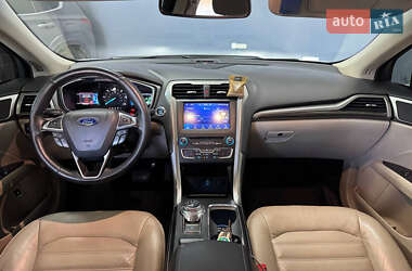Седан Ford Fusion 2017 в 