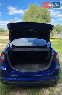 Седан Ford Fusion 2013 в 