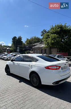 Седан Ford Fusion 2013 в 