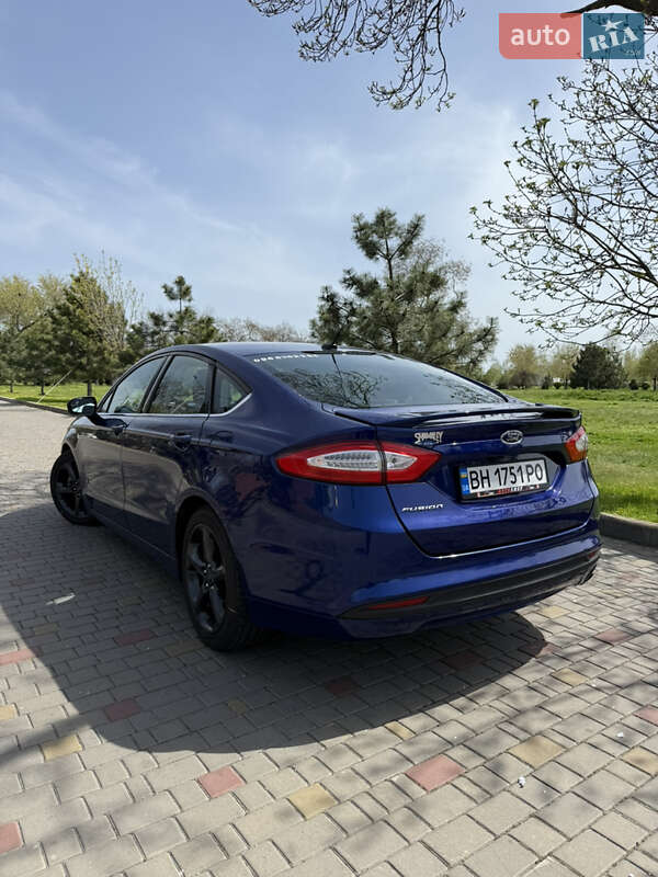 Седан Ford Fusion 2015 в Измаиле