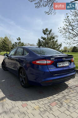 Седан Ford Fusion 2015 в 
