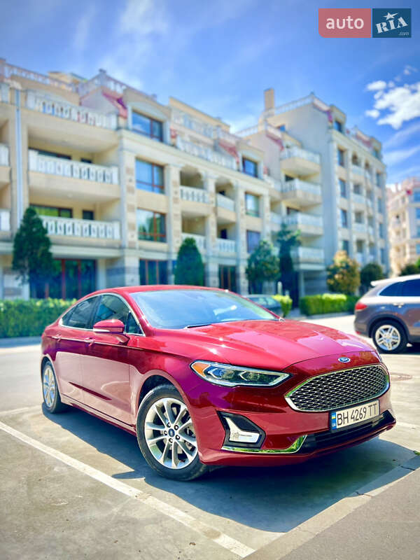 Седан Ford Fusion 2019 в 