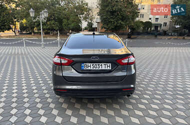 Седан Ford Fusion 2015 в 