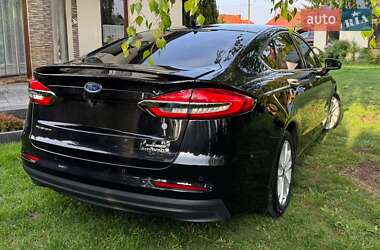 Седан Ford Fusion 2019 в 