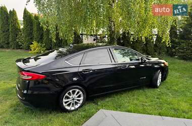 Седан Ford Fusion 2019 в 