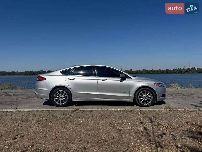 Седан Ford Fusion 2017 в Вишневом фото 2 Седан Ford Fusion 2017 в Вишневом